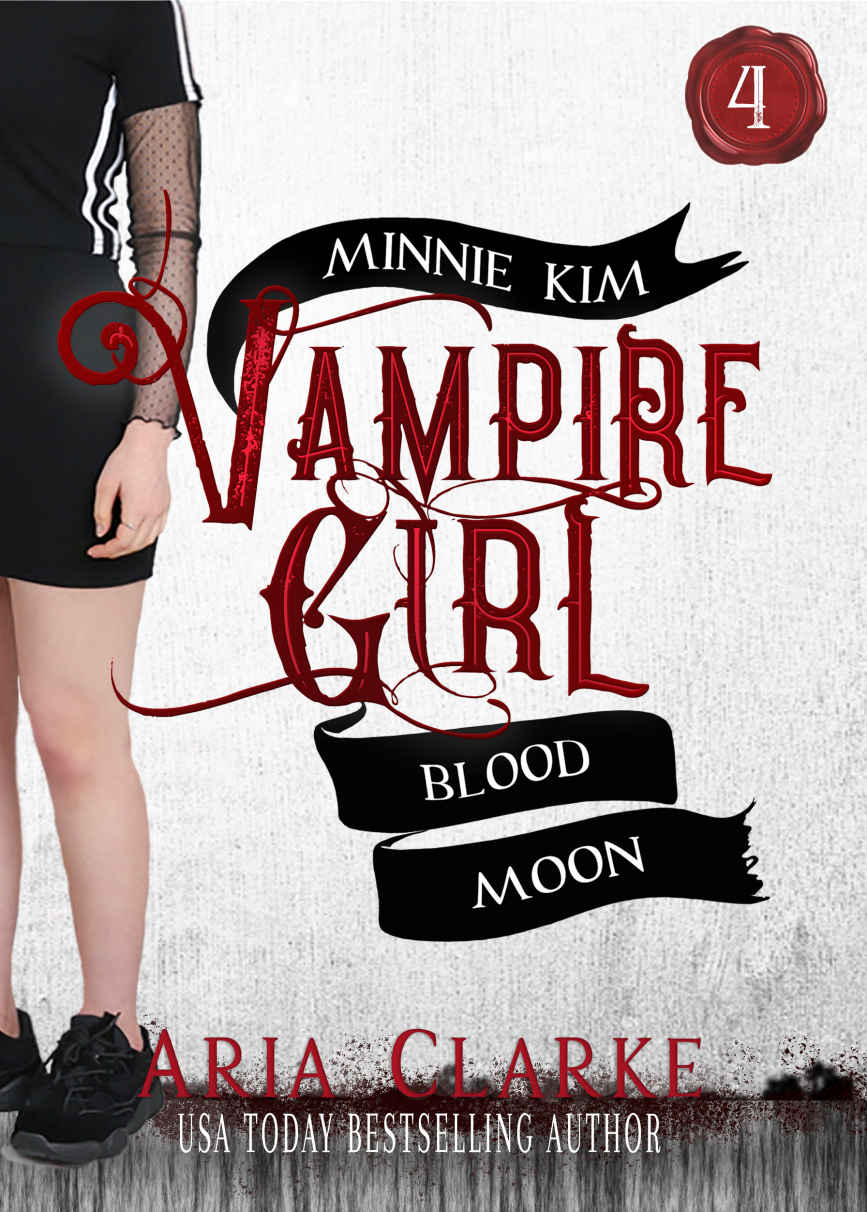Blood Moon: A Sweet Paranormal Romance for Teens (Minnie Kim: Vampire Girl Book 4)